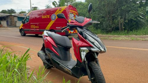 Motociclista sofre acidente no Bairro Cataratas Motociclista sofre acidente no Bairro Cataratas