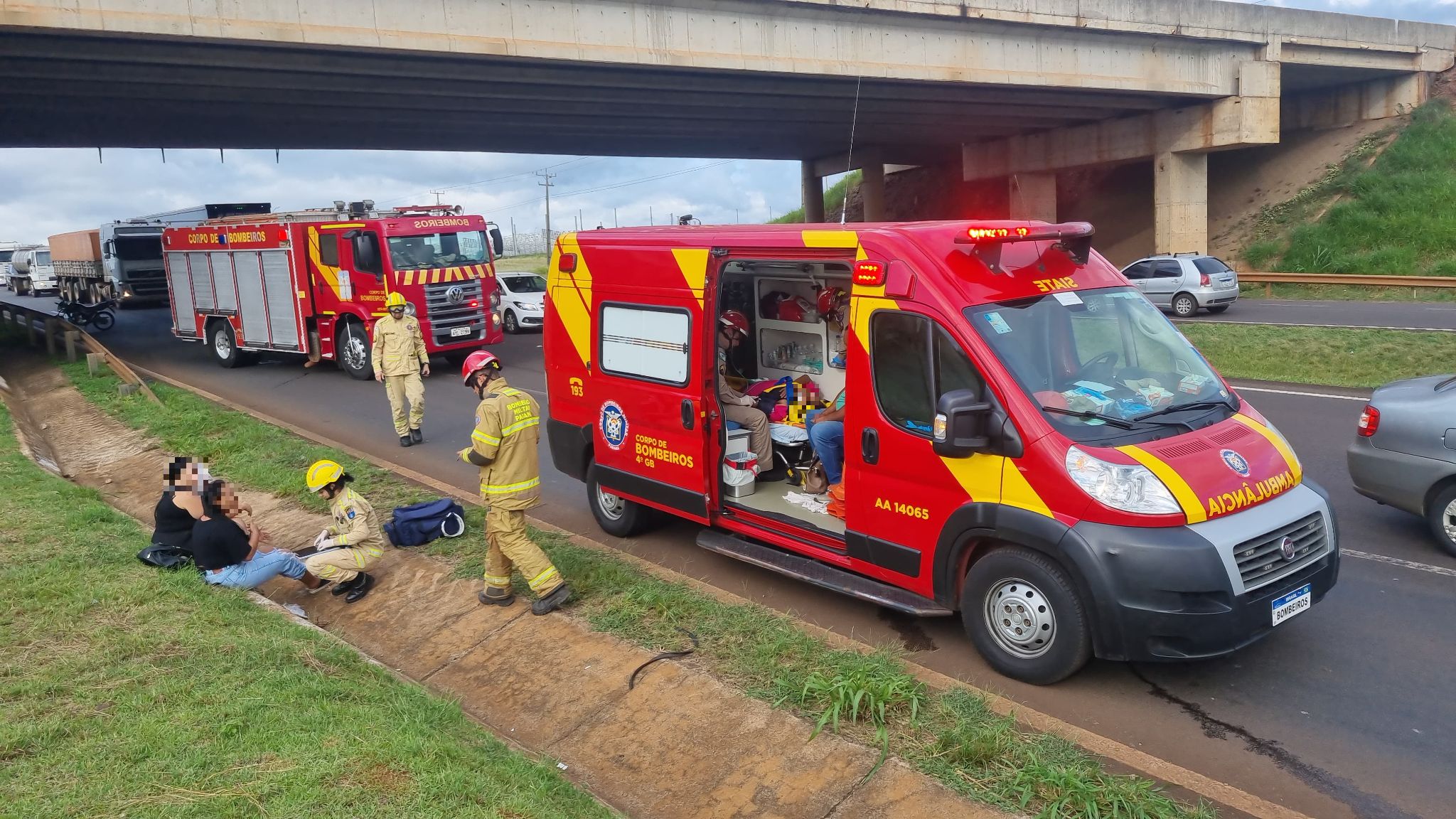 Grave acidente de trânsito deixa duas vítimas na BR-277, em Cascavel