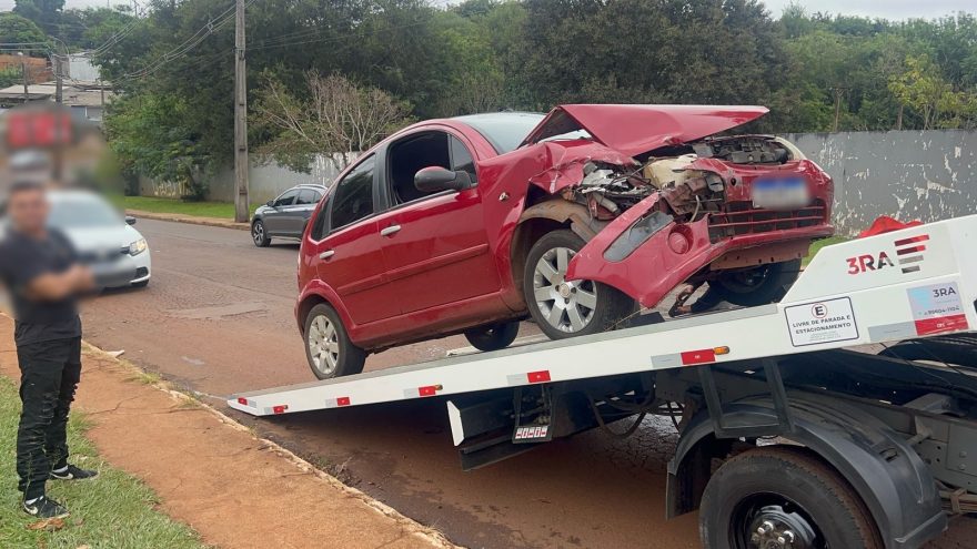 Colisão entre Citroen C3 e Sandero causa danos, mas não deixa feridos em Cascavel