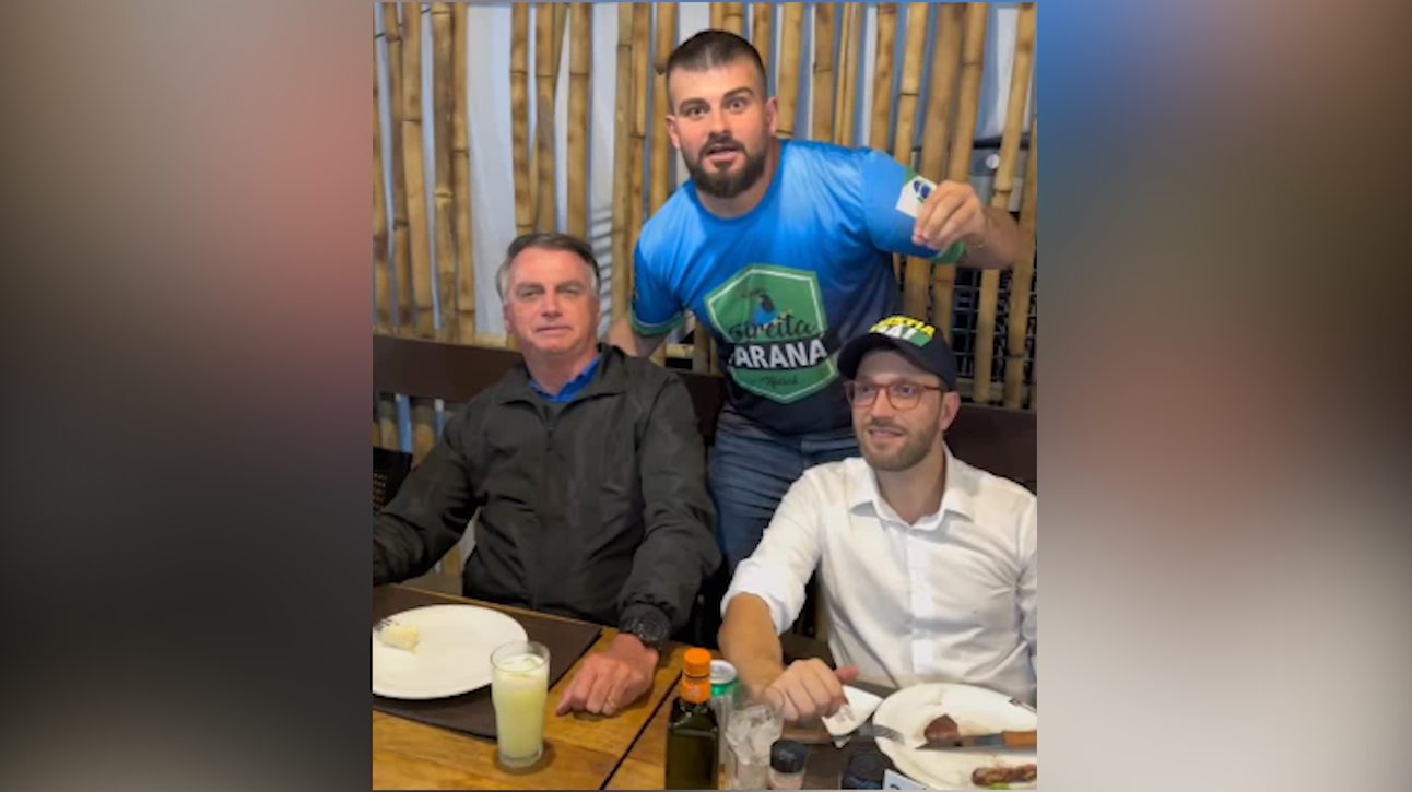 Vereador de Cascavel interrompe jantar de Bolsonaro e causa desconforto Vereador de Cascavel interrompe jantar de Bolsonaro e causa desconforto