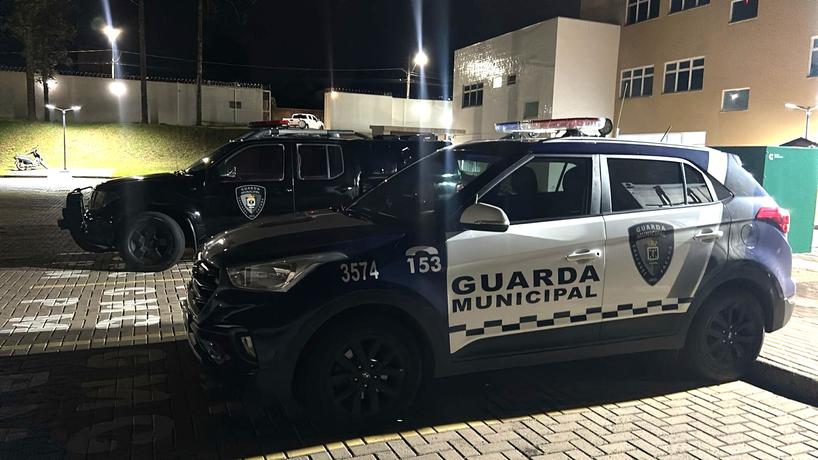 Denúncia leva à prisão de trio por agressão a criança de três anos no Riviera