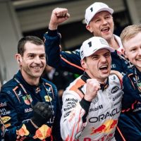 Imagem referente a Verstappen vence GP do Japão e conquista primeira vitória de 2025; Bortoleto é o 19º