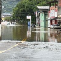 Imagem referente a Águas baixam em Ubatuba e moradores já começam a voltar para casa