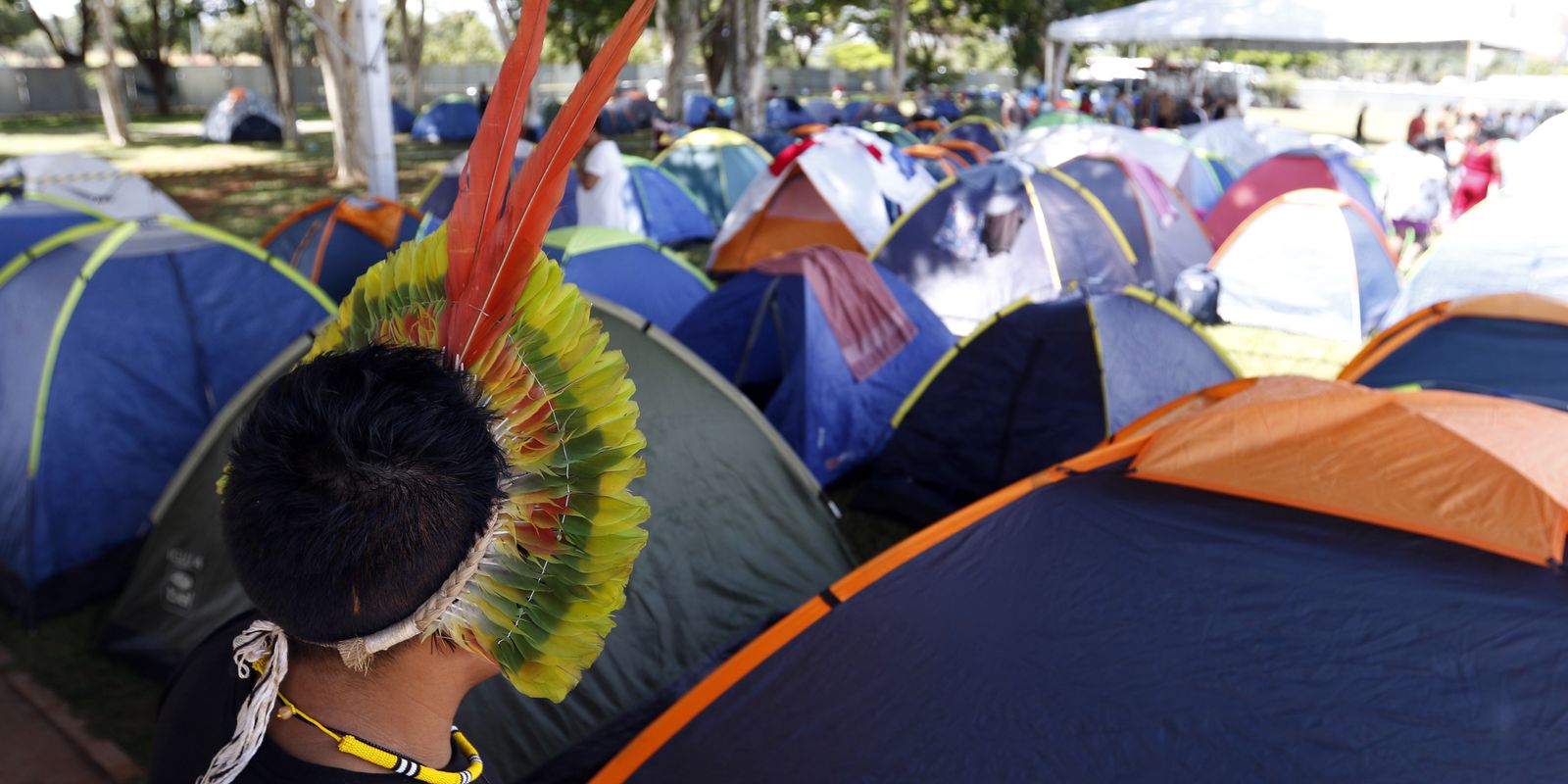 Milhares de indígenas acampam em Brasília pelo direito à terra