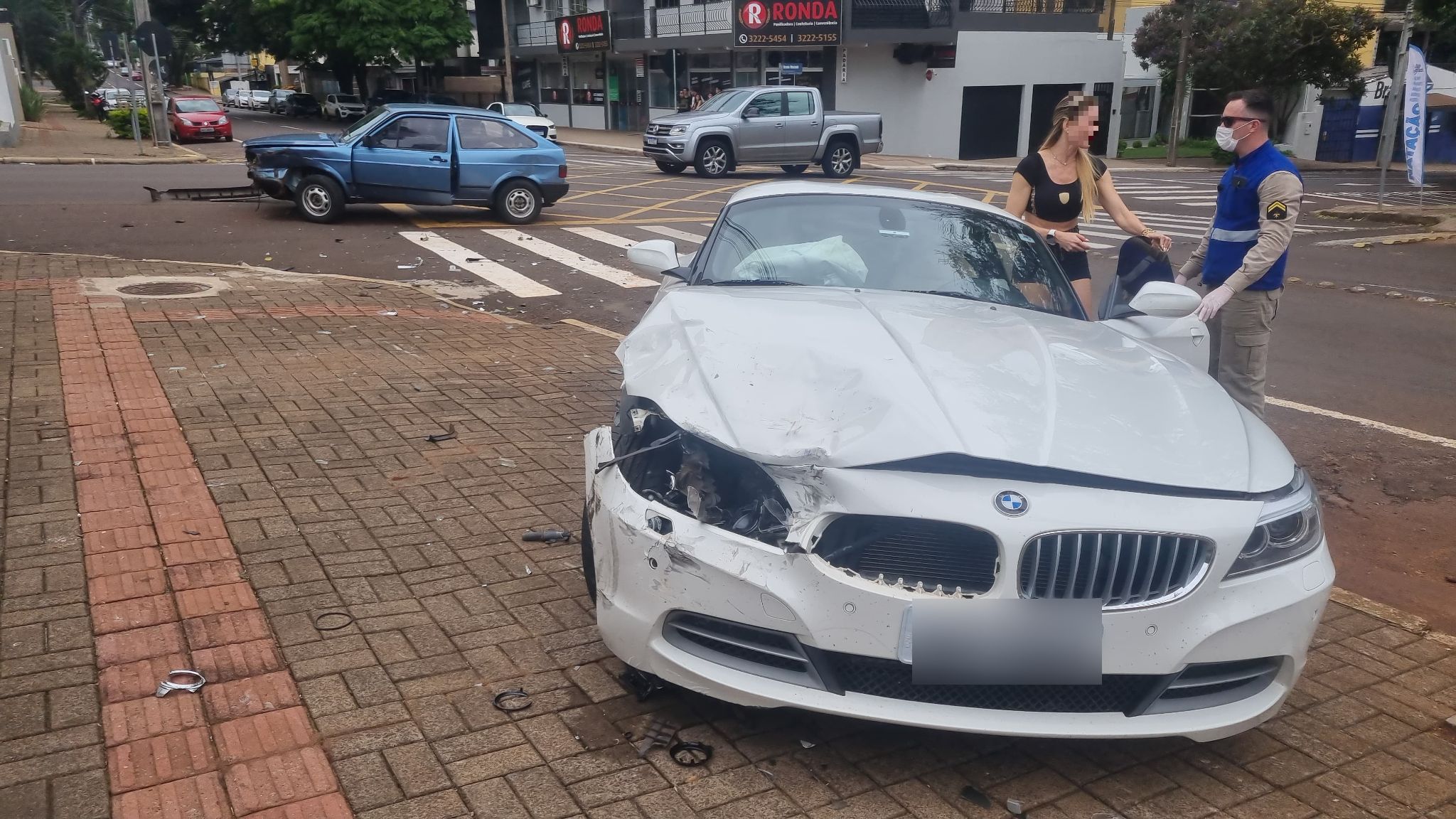 Gol e BMW se envolvem em acidente com vítimas no Centro