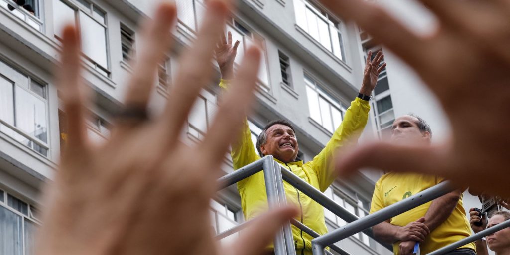 Jair Bolsonaro lidera intenções de voto para 2026, aponta Paraná Pesquisas Jair Bolsonaro lidera intenções de voto para 2026, aponta Paraná Pesquisas