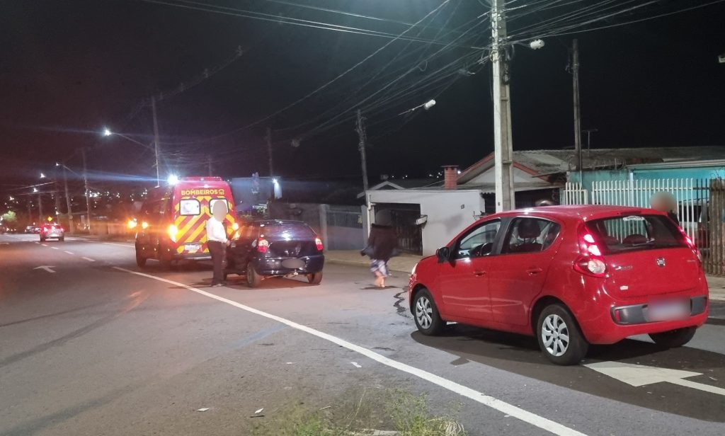 Dois veículos Palio se envolvem em colisão traseira no Bairro Brasmadeira
