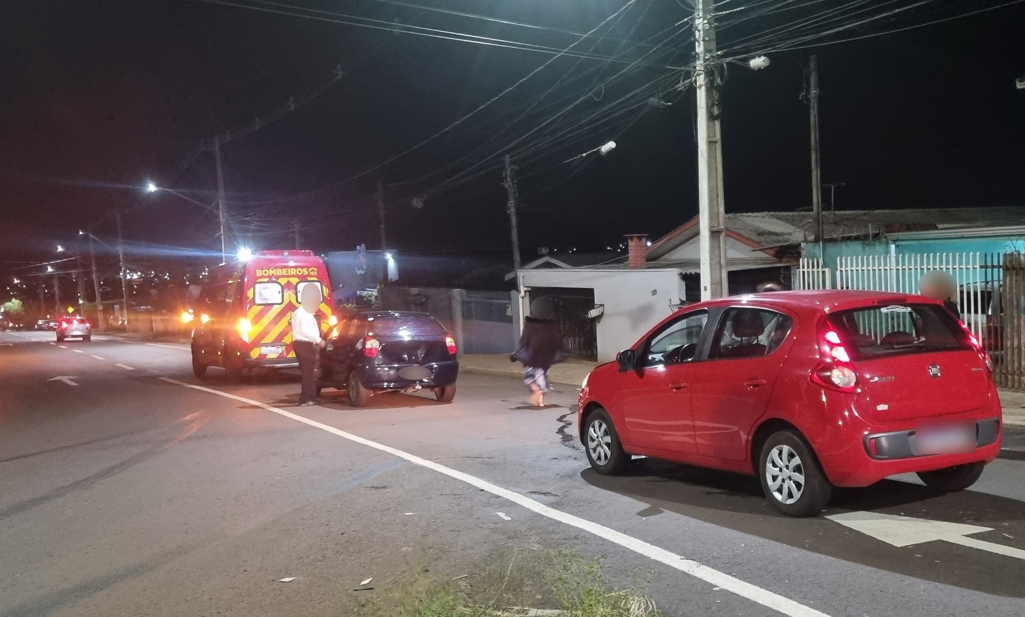 Dois veículos Palio se envolvem em colisão traseira no Bairro Brasmadeira Dois veículos Palio se envolvem em colisão traseira no Bairro Brasmadeira