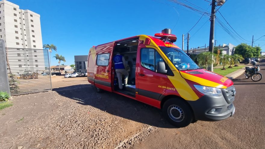 Trabalhador fica ferido após ser atingido por portão no Bairro Canadá