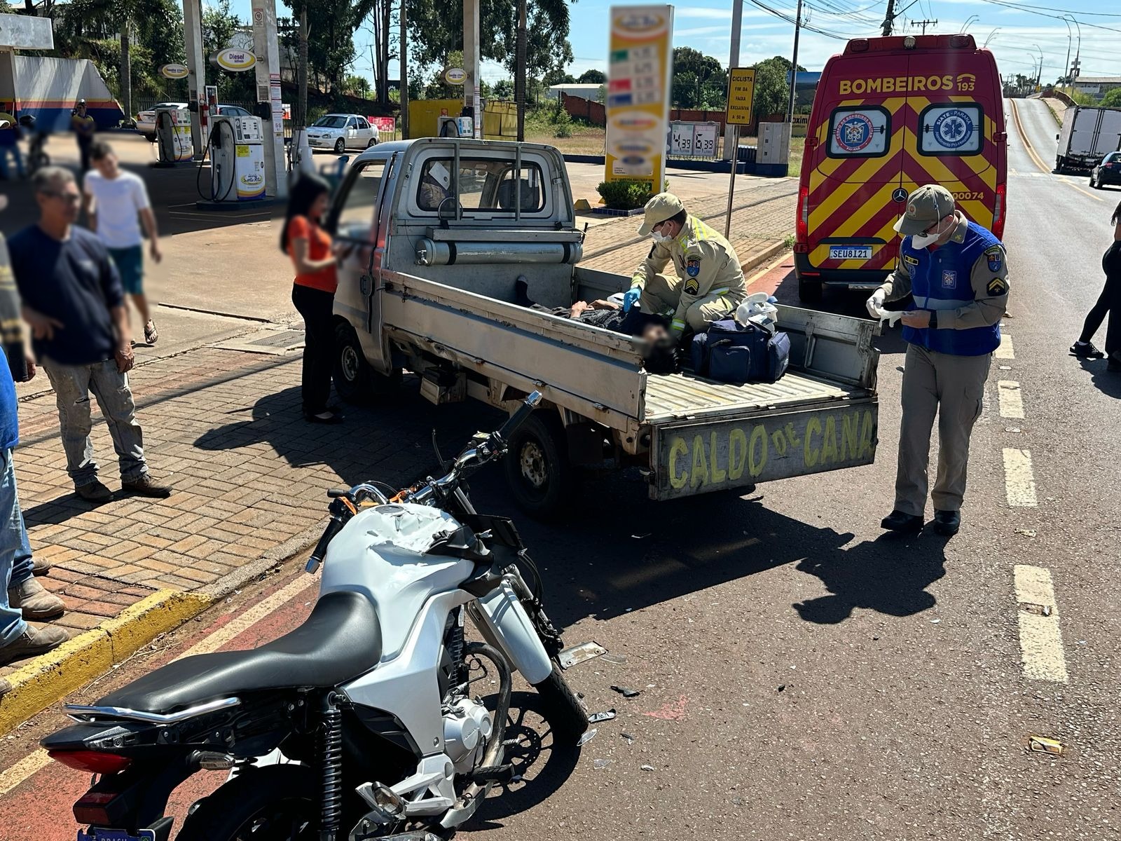 Jovem de 18 anos fica ferido em acidente na Avenida Piquiri