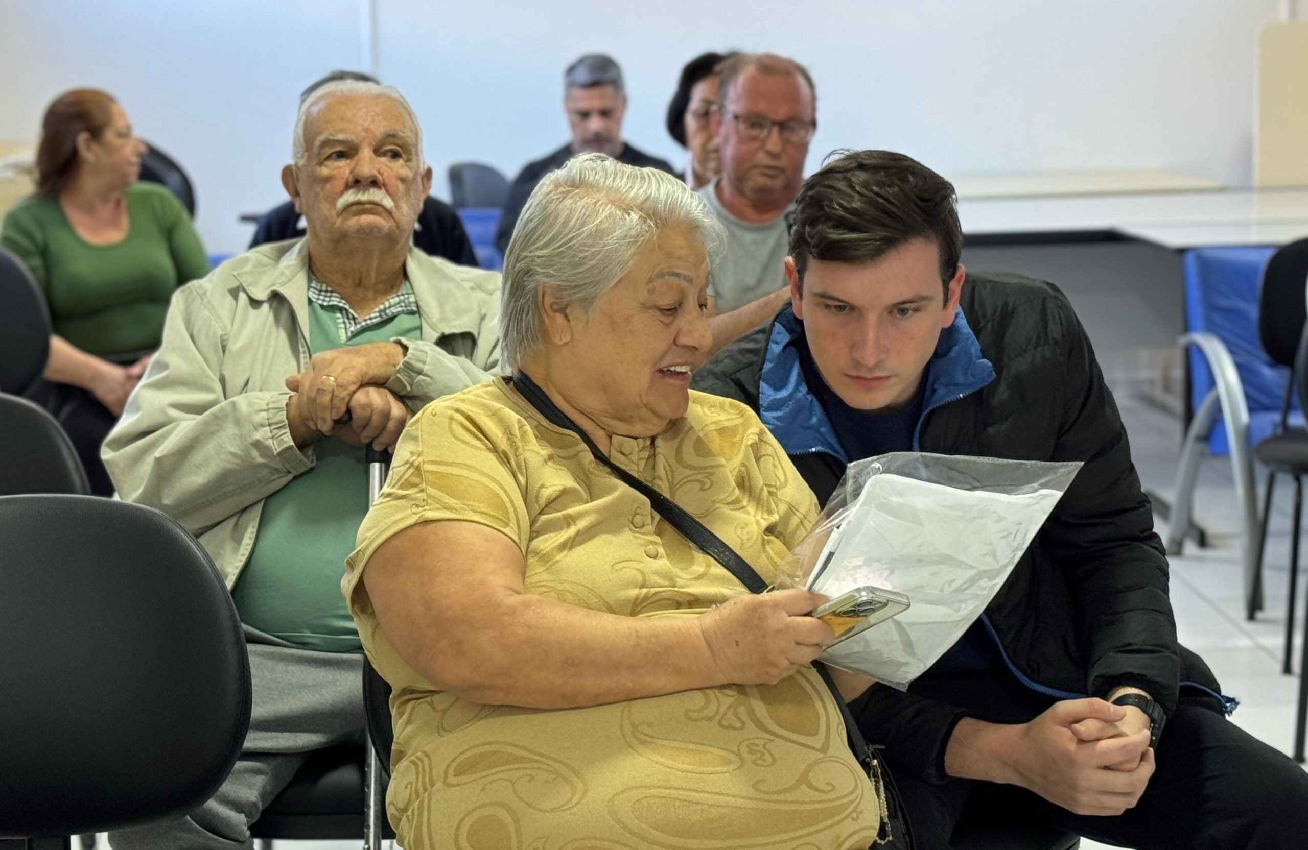 Vice-prefeito visita Procon para verificar atendimentos sobre a Copel