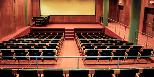 Renovação do público reforça o perfil da histórica Cinemateca do MAM Imagem referente a Renovação do público reforça o perfil da histórica Cinemateca do MAM
