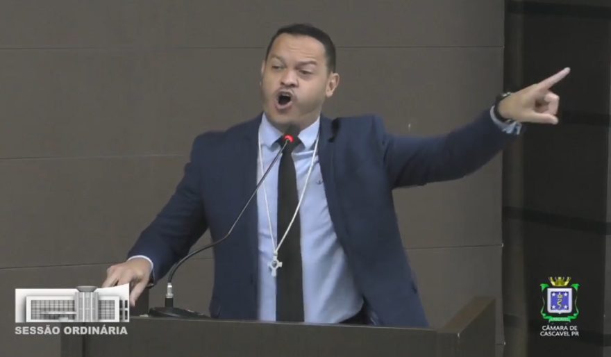 Vereador quer instalar CPI para apurar abusos: “Por que não tiraram esse monstro da sala de aula?”