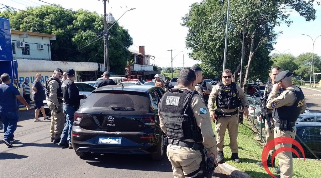 Tentativa de assalto em pousada termina com dois baleados e dois presos em Foz do Iguaçu