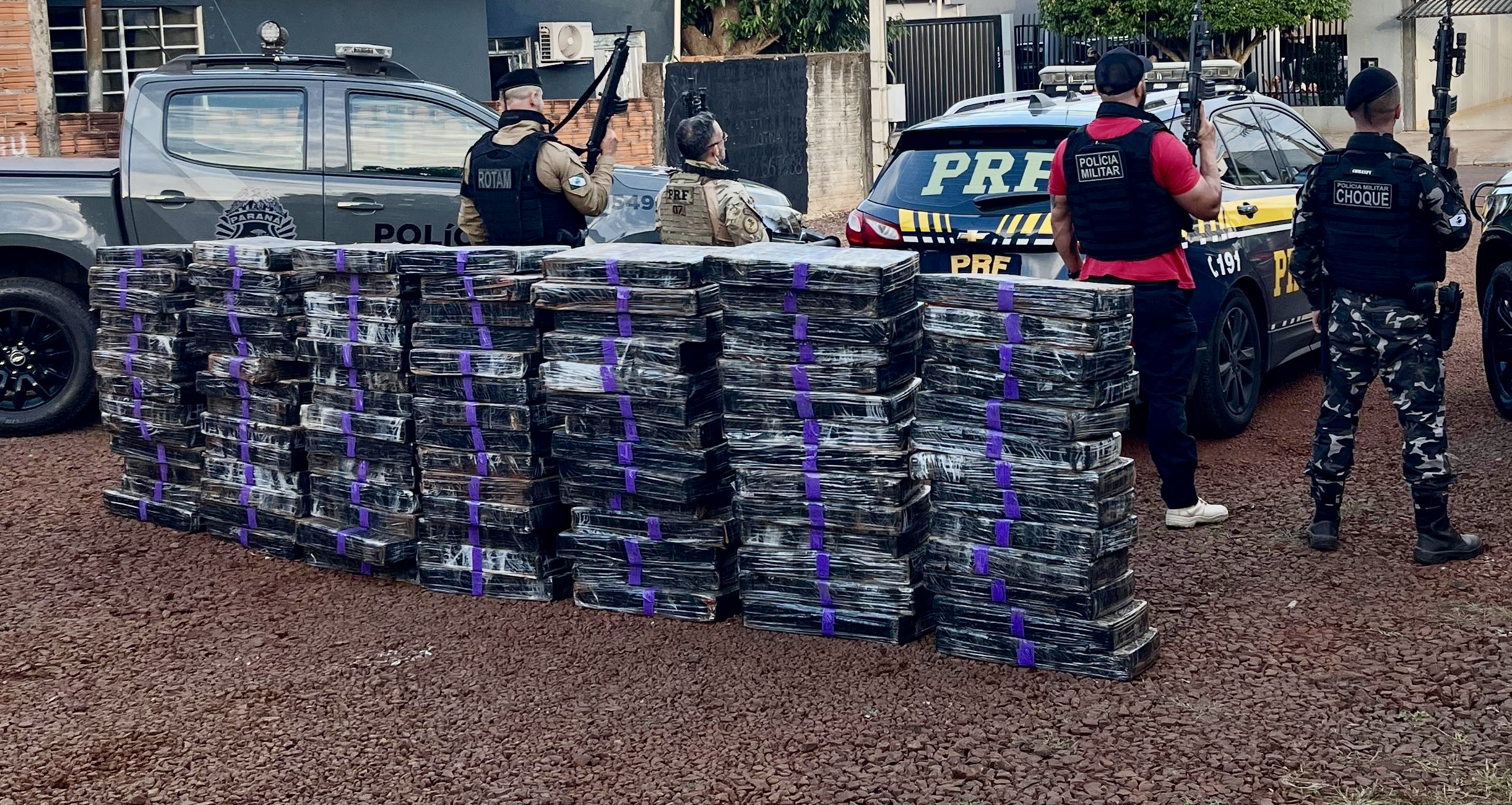 Operação policial desvenda lava car como fachada para tráfico de drogas em Santa Tereza do Oeste