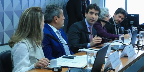 Imagem referente a Apostadores destinam até R$ 30 bi por mês a bets, informa BC