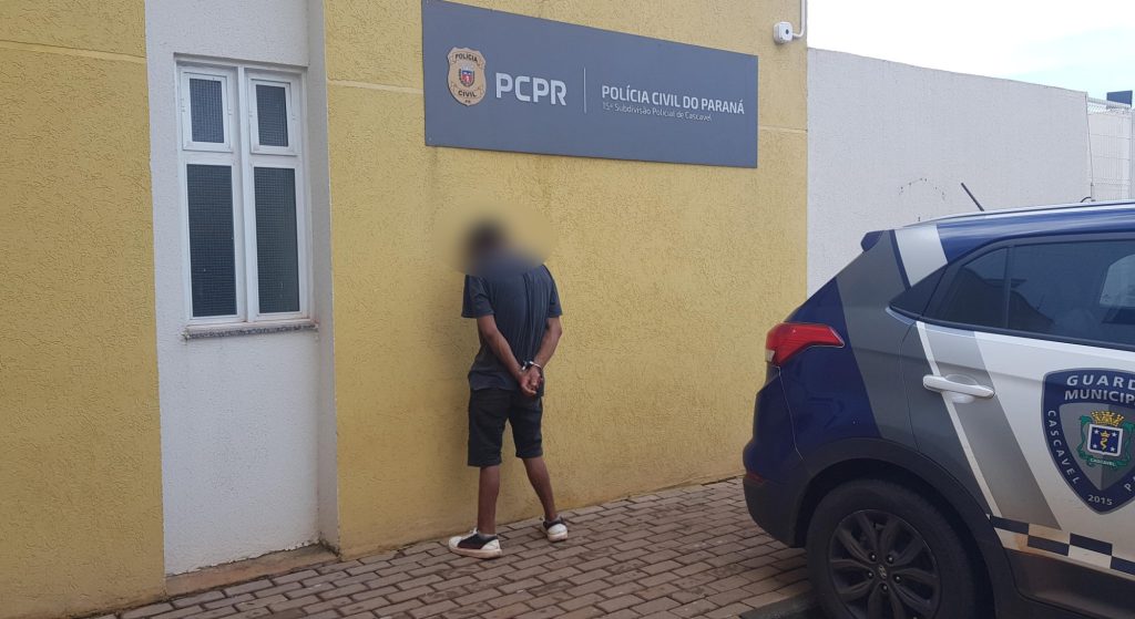 Homem que era procurado pelo crime de furto é abordado no Bairro Santa Cruz em Cascavel Homem que era procurado pelo crime de furto é abordado no Bairro Santa Cruz em Cascavel