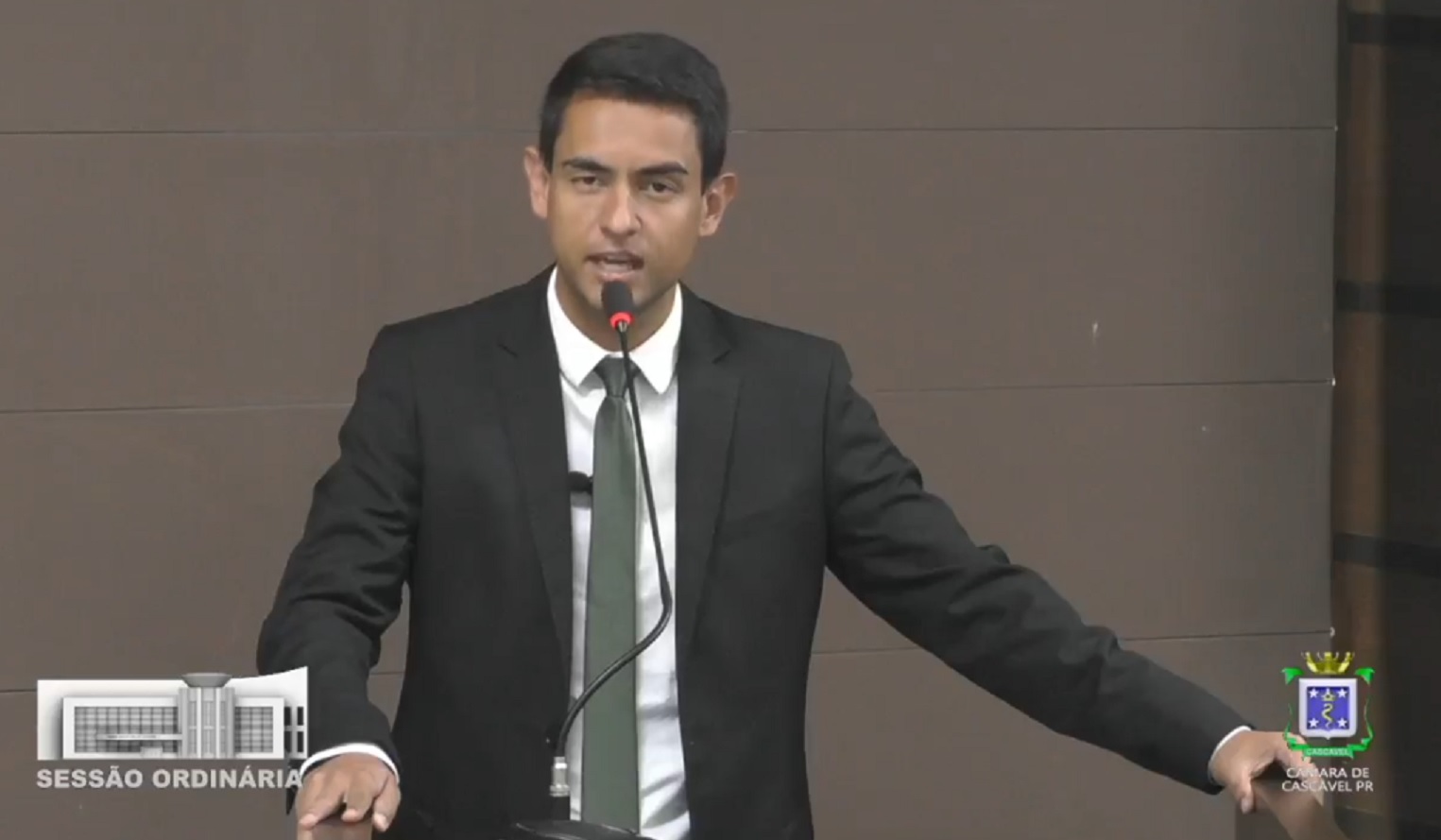 Vereadores debatem uso de publicidade em transporte escolar para combater violação de direitos Vereadores debatem uso de publicidade em transporte escolar para combater violação de direitos