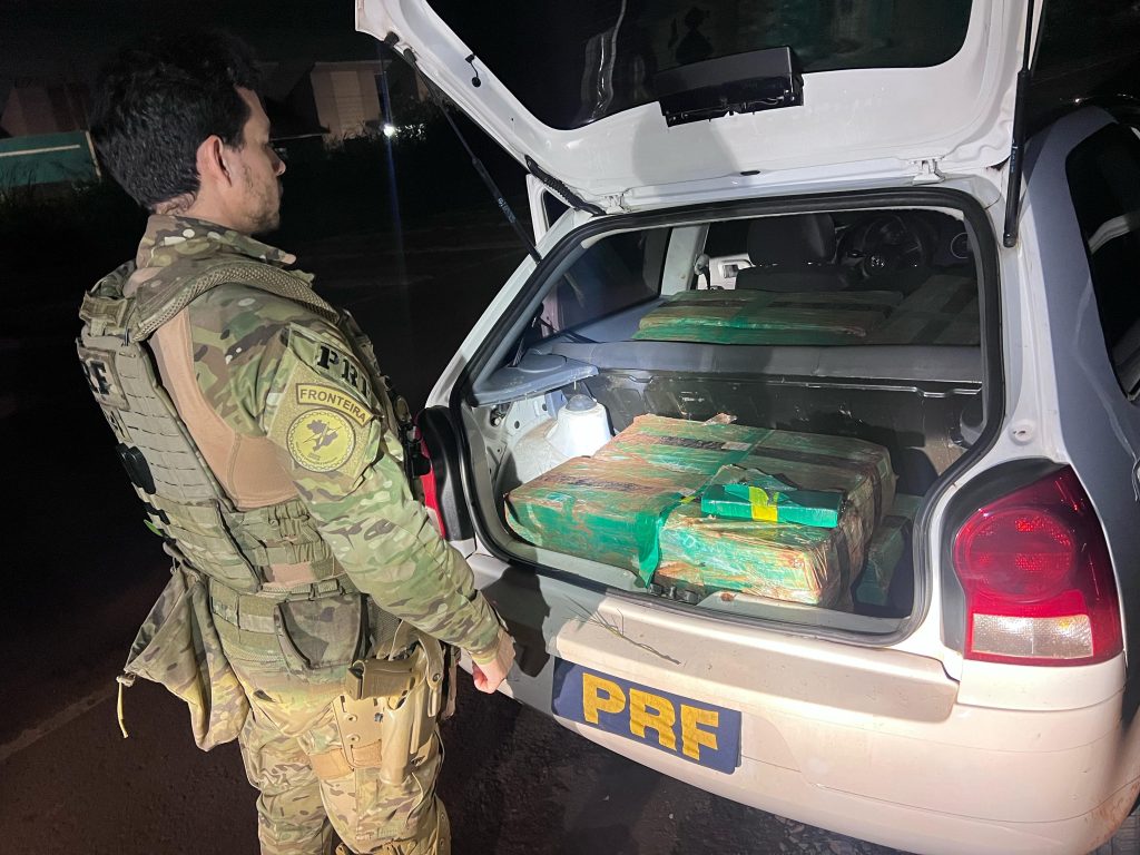 Casal é detido transportando mais de 300 kg de maconha com destino a Cascavel