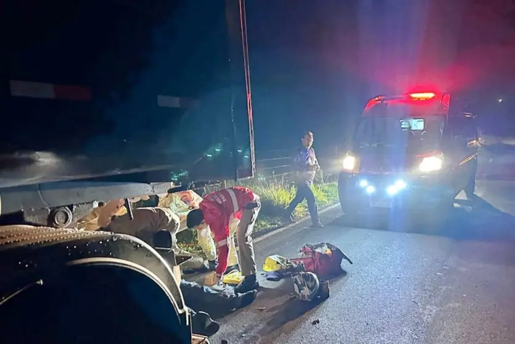 Colisão fatal: motociclista morre ao atingir traseira de caminhão estacionado em Umuarama