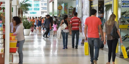 Comércio cresce 0,5% em fevereiro e atinge maior patamar da história Imagem referente a Comércio cresce 0,5% em fevereiro e atinge maior patamar da história