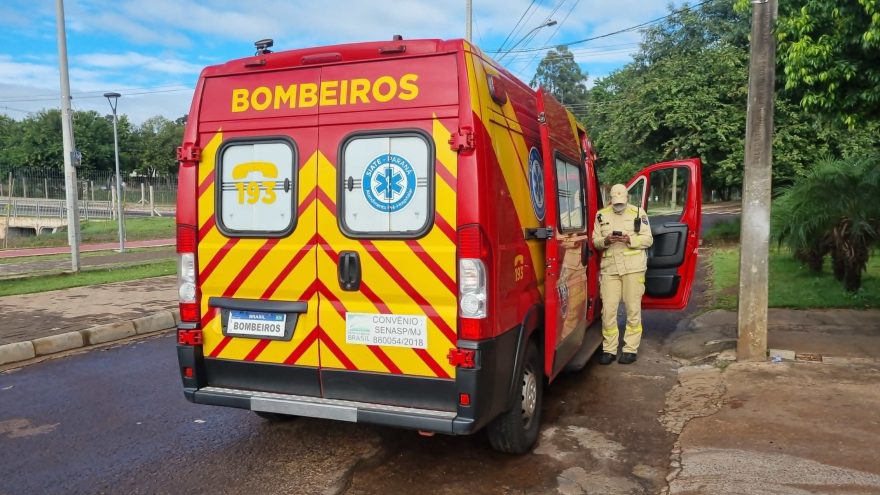 Homem cai de rampa no Santa Felicidade e é socorrido pelo Siate