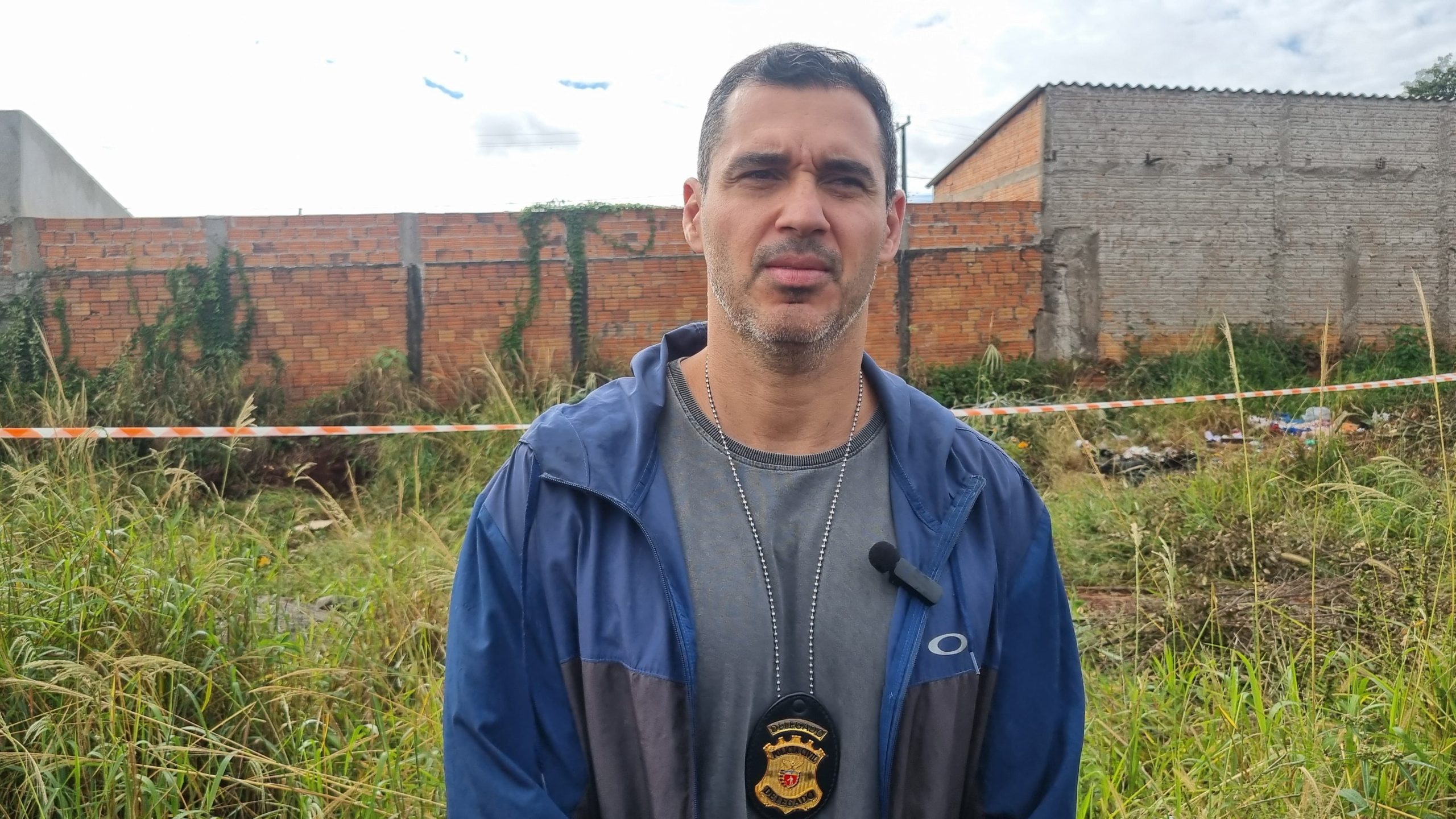 "Não sabemos se foi provocado por arma de fogo ou outro objeto", relata delegado sobre ferimentos na cabeça de Cleberson Sampaio "Não sabemos se foi provocado por arma de fogo ou outro objeto", relata delegado sobre ferimentos na cabeça de Cleberson Sampaio