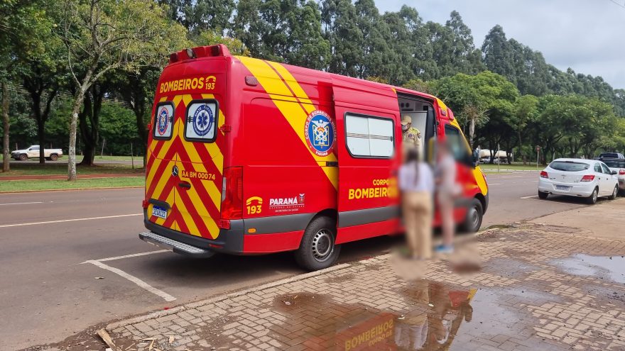 Colisão traseira deixa jovem de 21 anos ferido na Avenida Brasil