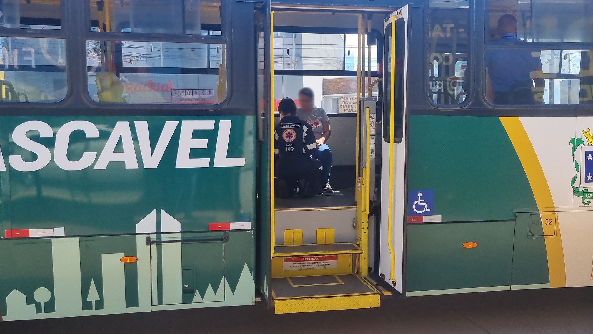 Gestante desmaia dentro de ônibus em Cascavel e espera por mais de uma hora por ambulância do Samu