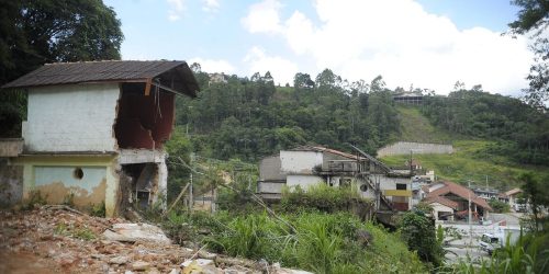 Ex-prefeito de Nova Friburgo é condenado por desvios após tragédia Imagem referente a Ex-prefeito de Nova Friburgo é condenado por desvios após tragédia
