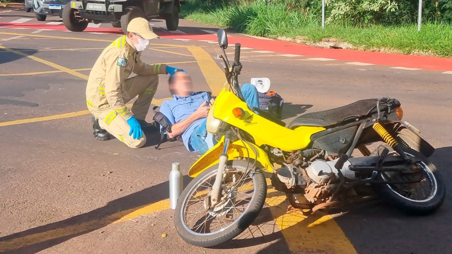 Motociclista é atingido por carro e fica ferido em Cascavel