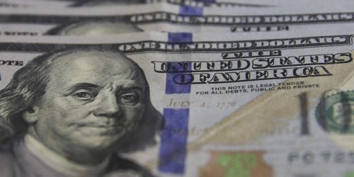 Dólar cai para R$ 5,84 após suspensão de tarifaço de Trump Imagem referente a Dólar cai para R$ 5,84 após suspensão de tarifaço de Trump