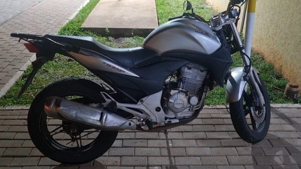 Honda CB300 com registro de furto é localizada pela GM no Riviera