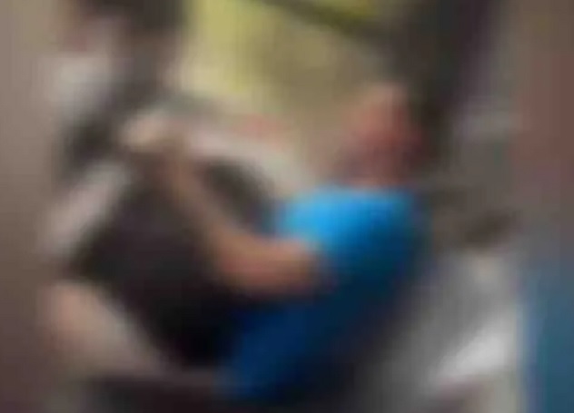 Lamentável! Tarado se masturba em ônibus e passageiras relatam o abuso Lamentável! Tarado se masturba em ônibus e passageiras relatam o abuso