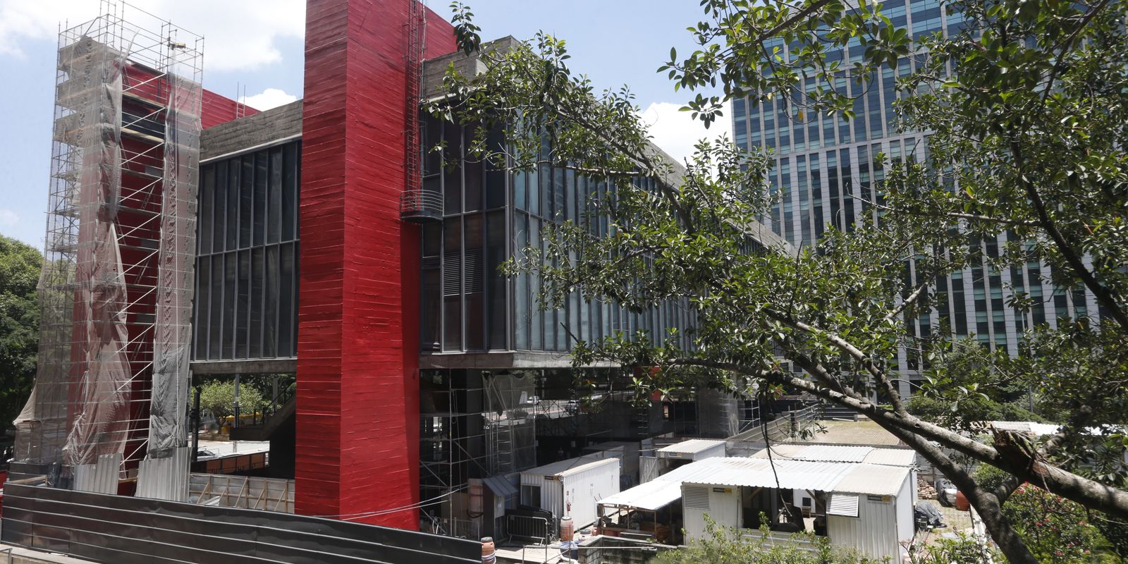 Masp abre programação do vão livre com instalação de Iván Argote Masp abre programação do vão livre com instalação de Iván Argote
