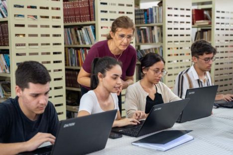 Talento Tech: alunos aprendem TI e testam tecnologias em lanchonete e negócios dos pais Imagem referente a Talento Tech: alunos aprendem TI e testam tecnologias em lanchonete e negócios dos pais