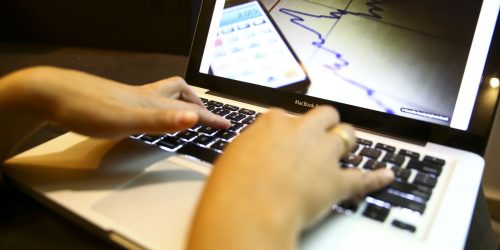 Setor de serviços cresce 0,8% na passagem de janeiro para fevereiro Imagem referente a Setor de serviços cresce 0,8% na passagem de janeiro para fevereiro