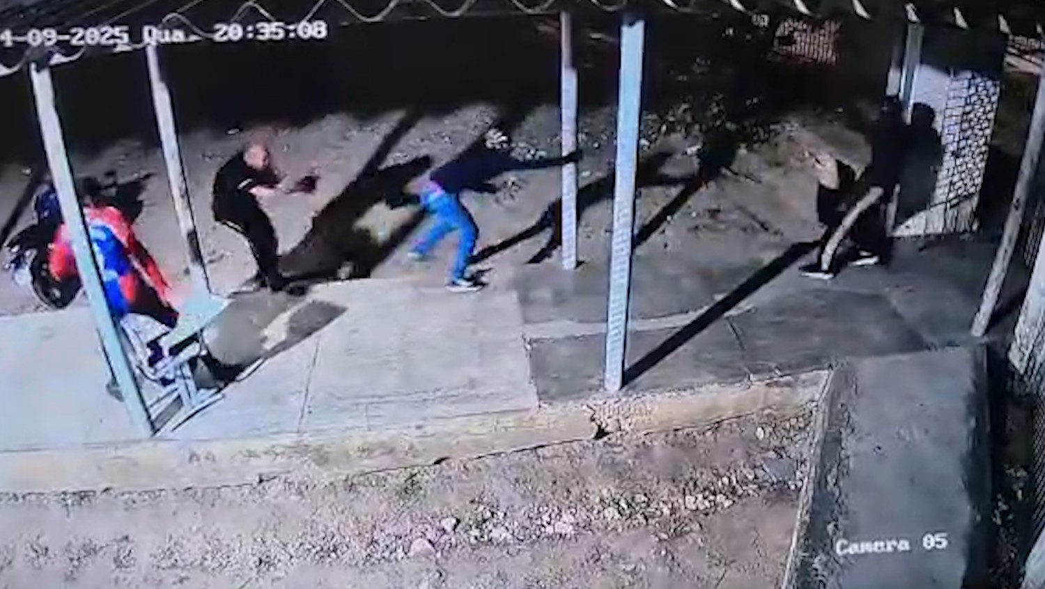 Vigilante reage a assalto em escola e atinge suspeito com disparo de arma de fogo