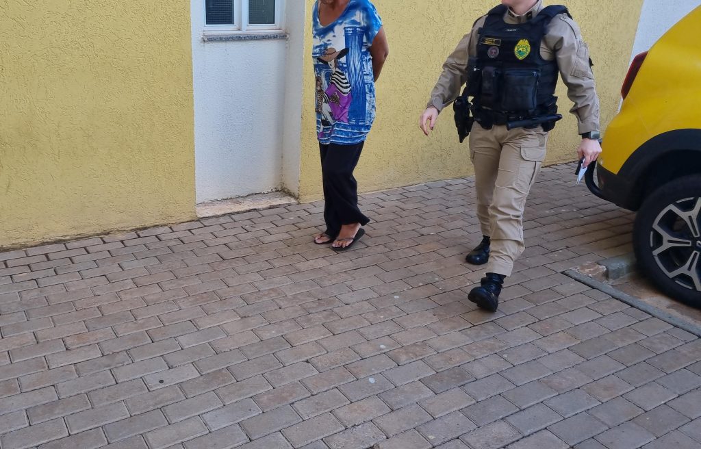 Deu ruim pra páscoa: Mulher é presa furtando chocolate em mercado Deu ruim pra páscoa: Mulher é presa furtando chocolate em mercado