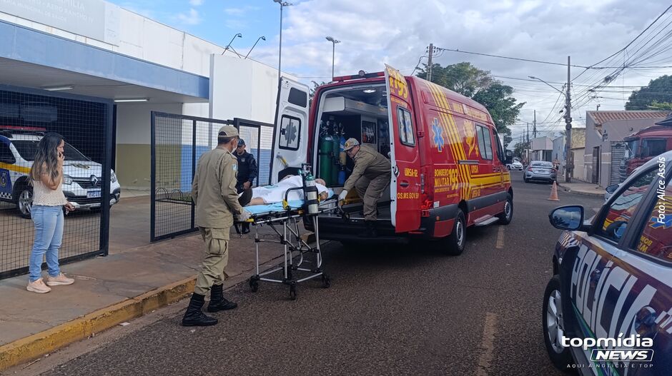 Atentado a tiros perto de conveniência deixa homem ferido Atentado a tiros perto de conveniência deixa homem ferido