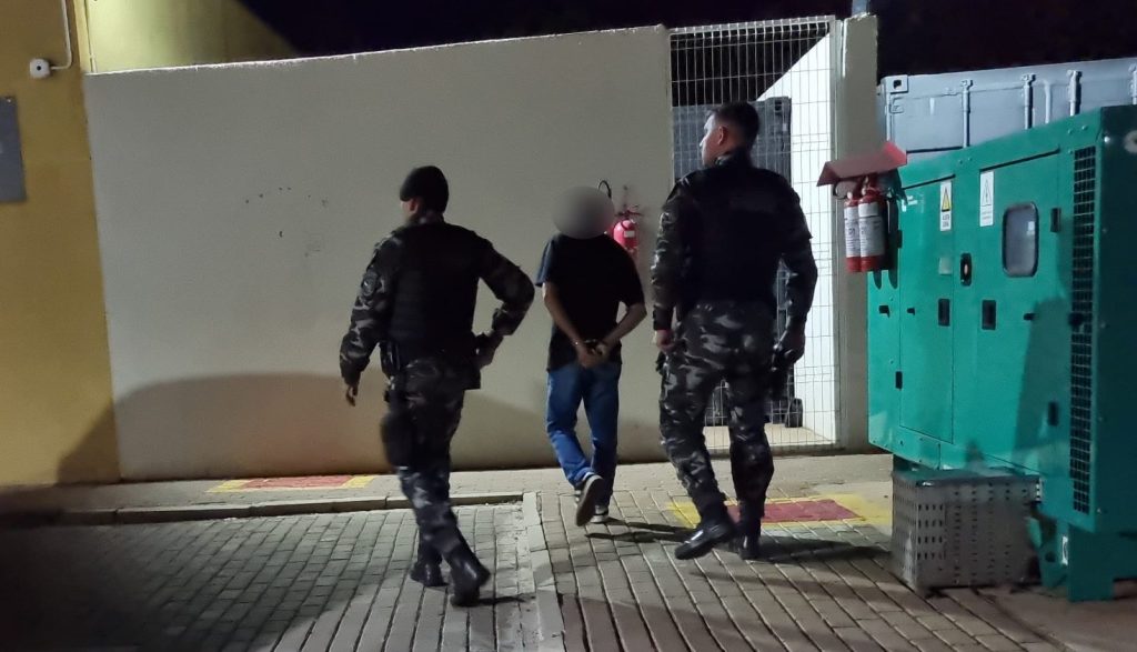 Homem com mandado de prisão em aberto é preso pelo Choque no Bairro Morumbi