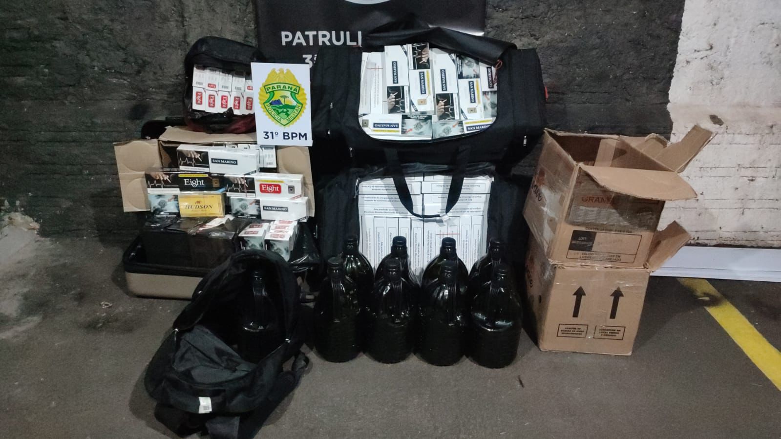 PM apreende contrabando de cigarros e azeite em ônibus de linha em Corbélia