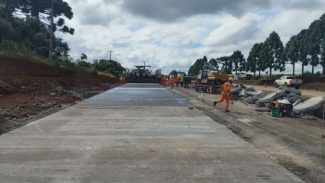 Duplicação em Guarapuava recebe as primeiras placas de concreto de 21 cm de espessura