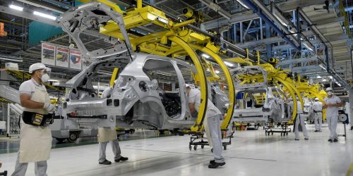 Atividade econômica brasileira cresce 0,4% em fevereiro Imagem referente a Atividade econômica brasileira cresce 0,4% em fevereiro