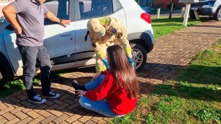 Mulheres são socorridas pelo Siate após acidente de trânsito no bairro Coqueiral