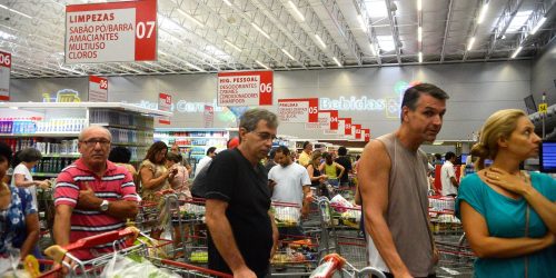 Inflação desacelera e fecha março em 0,56%, pressionada por alimentos Imagem referente a Inflação desacelera e fecha março em 0,56%, pressionada por alimentos