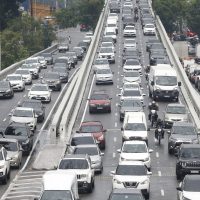 Imagem referente a Marginal Tietê permanece interditada devido a buraco na pista central