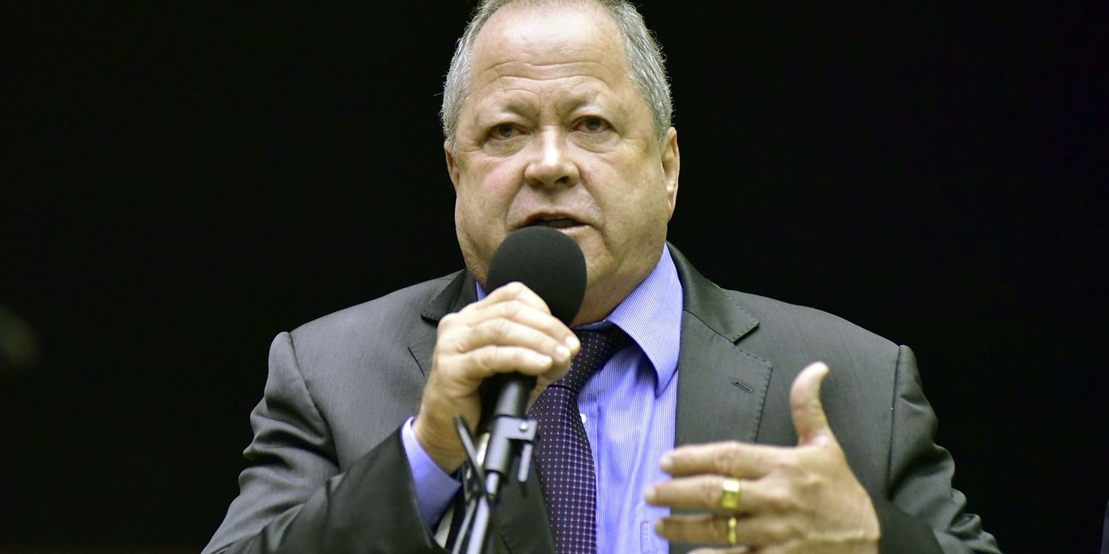 Moraes concede prisão domiciliar ao deputado Chiquinho Brazão Moraes concede prisão domiciliar ao deputado Chiquinho Brazão