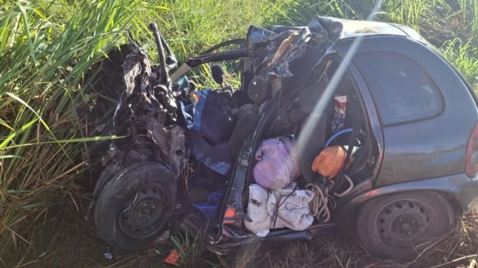 Bebê sobrevive a grave acidente com três mortos Bebê sobrevive a grave acidente com três mortos
