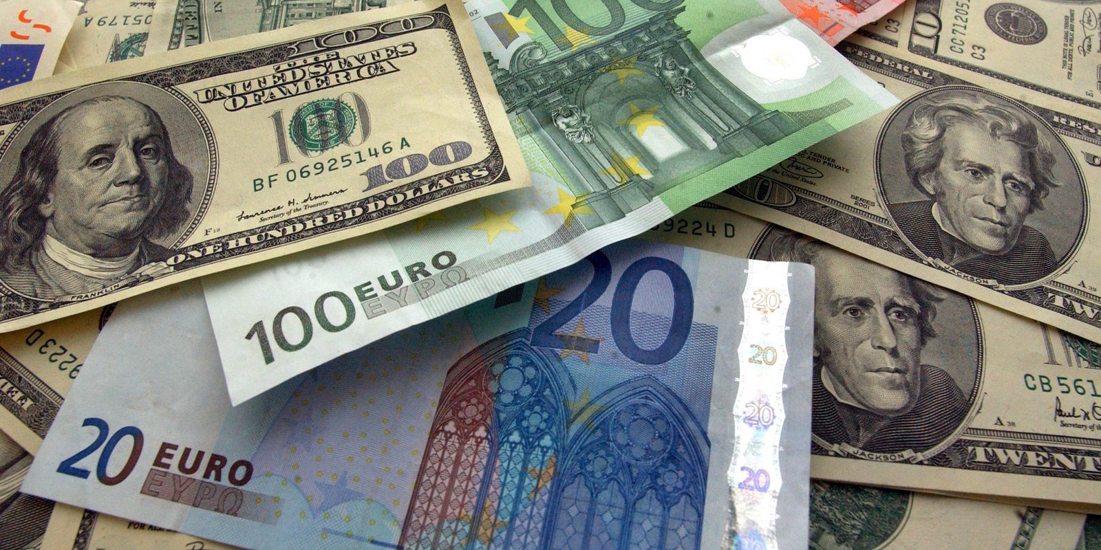 Dólar cai para R$ 5,87 em dia positivo para países emergentes